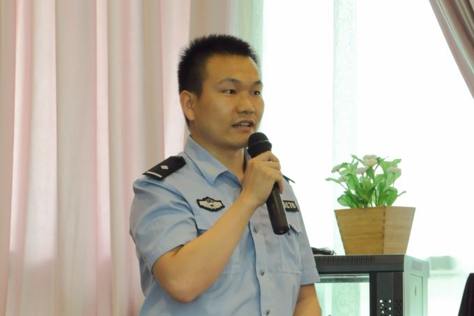 从化区指挥中心警官介绍ppt.jpg