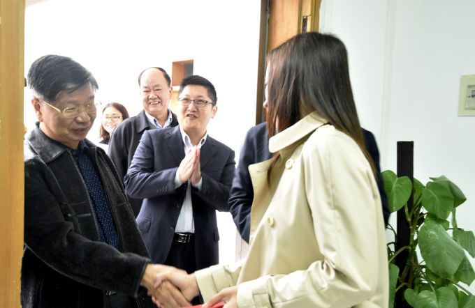 58b377ee022e8.jpg 01.jpg